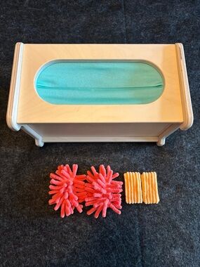 Lovevery Montessori Sensory Box Tactile Guessing Game INCOMPLETE but still fun!